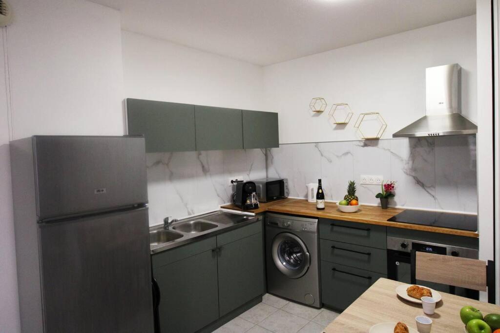 Palais De La Mer Yourhosthelper Apartment อองทีบส์ ภายนอก รูปภาพ