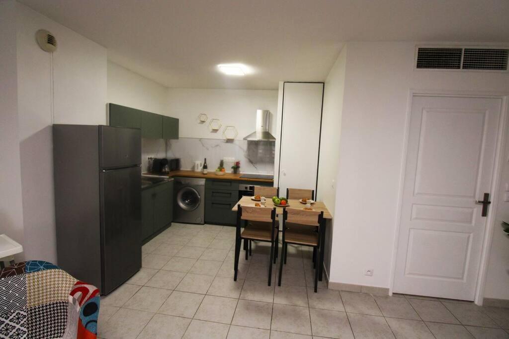 Palais De La Mer Yourhosthelper Apartment อองทีบส์ ภายนอก รูปภาพ